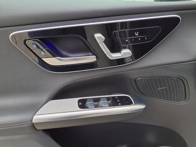 Used 2025 Mercedes-Benz GLC 300 image 13