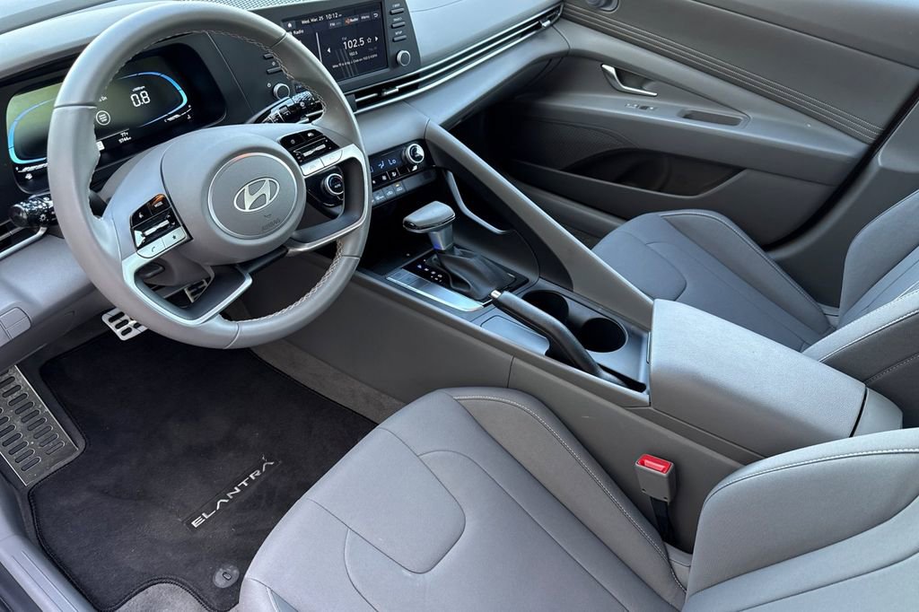 Used 2025 Hyundai Elantra Sport image 7