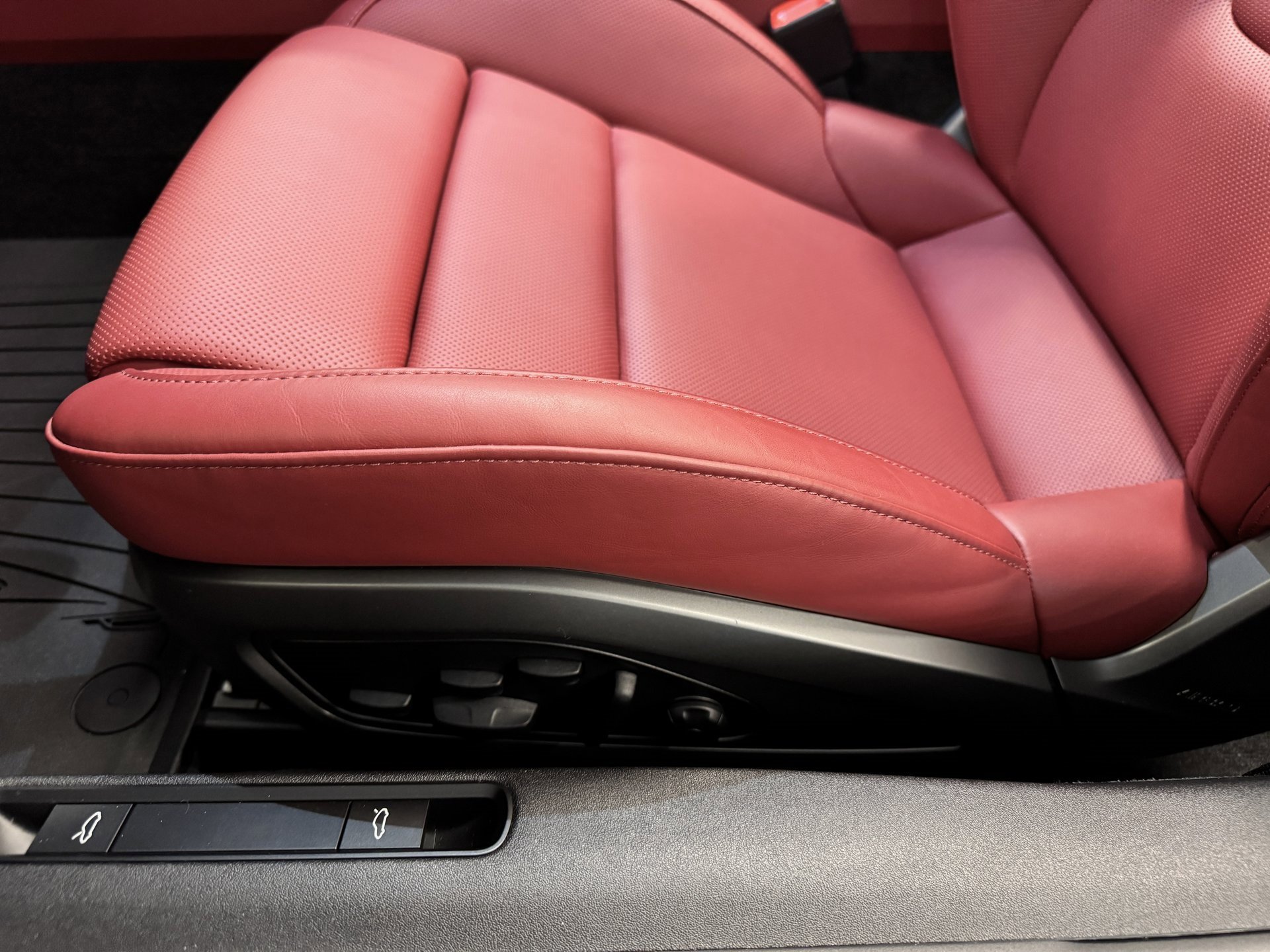 Used 2024 Porsche 911 Turbo image 38