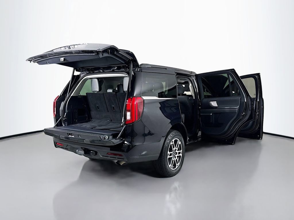 Used 2025 Ford Expedition Active image 31