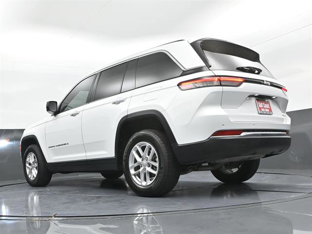 Used 2025 Jeep Grand Cherokee Laredo X image 36