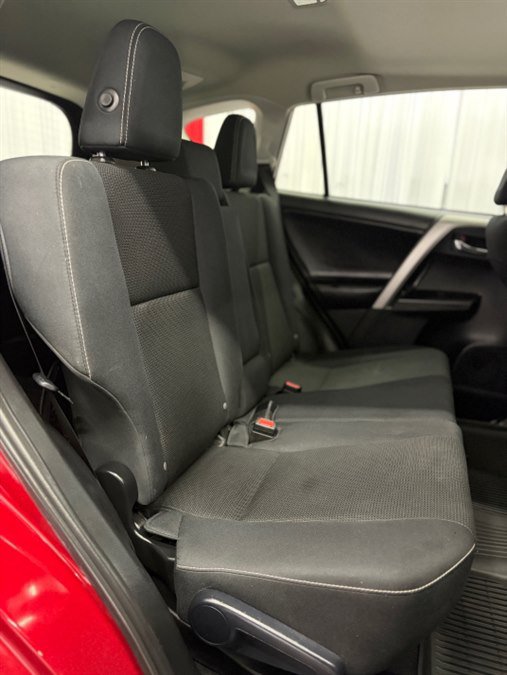 Used 2018 Toyota RAV4 XLE AWD/4WD image 17