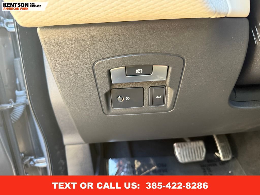 Used 2020 Land Rover Range Rover Velar R-Dynamic S image 21