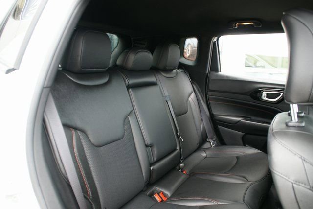 Used 2025 Jeep Compass Trailhawk image 30