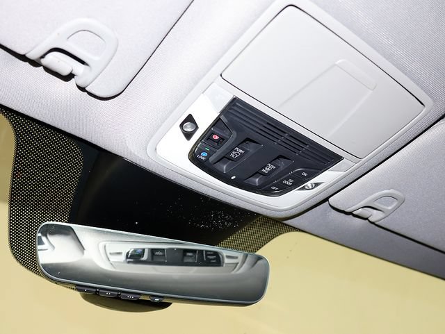 Used 2023 Acura MDX SH-AWD w/ Advance Package image 25