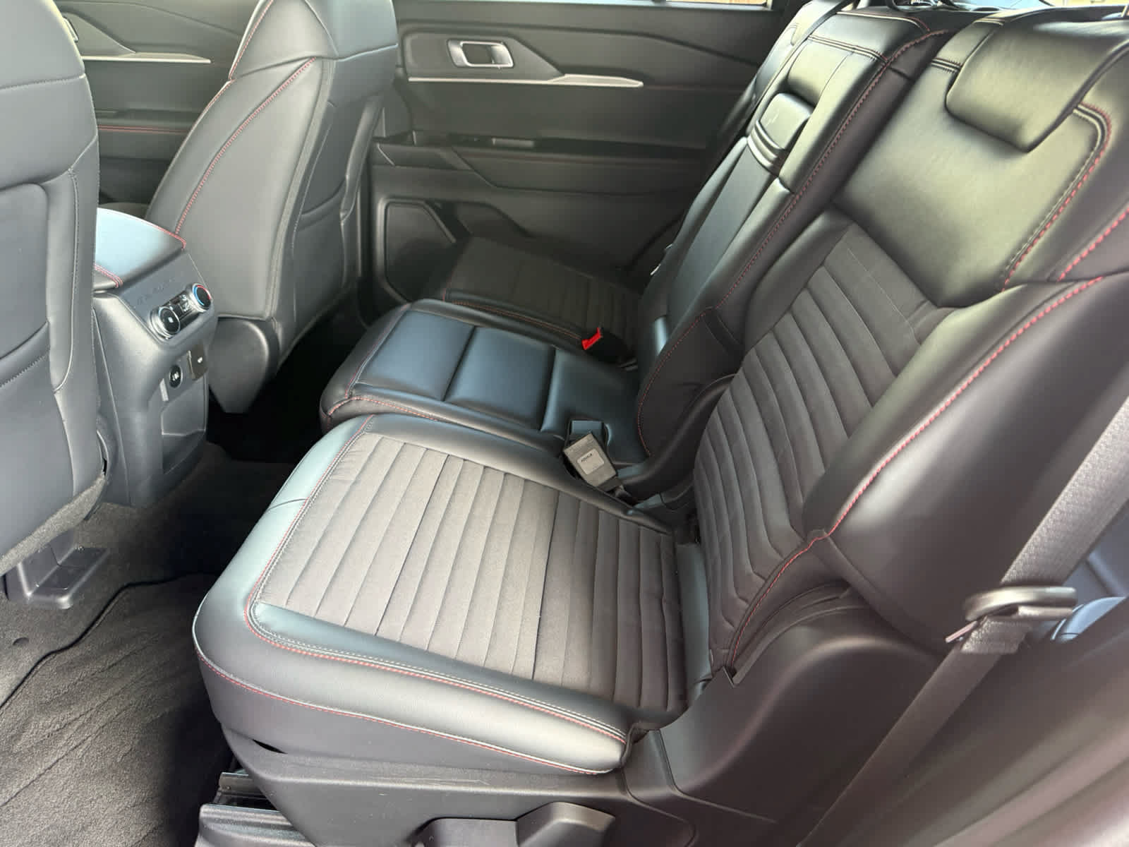 Used 2026 Ford Explorer ST-Line w/ ST-Line Street Pack AWD/4WD image 5