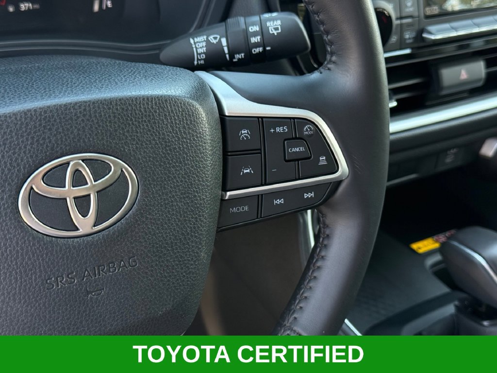 Used 2025 Toyota Grand Highlander AWD image 12