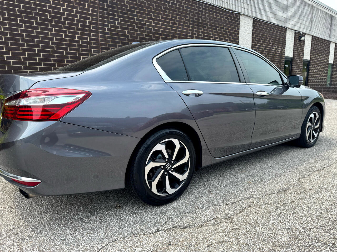 Used 2017 Honda Accord EX-L image 34