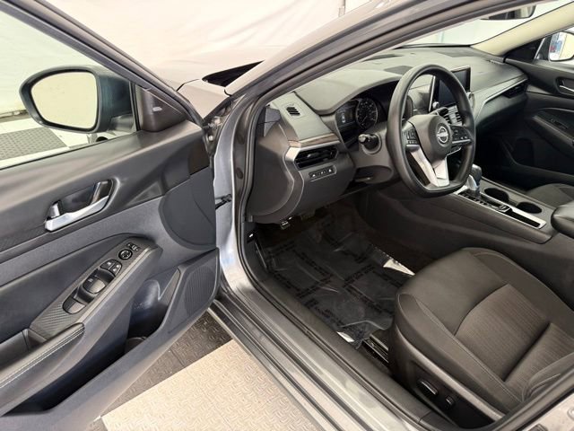 Used 2025 Nissan Altima 2.5 SV image 30