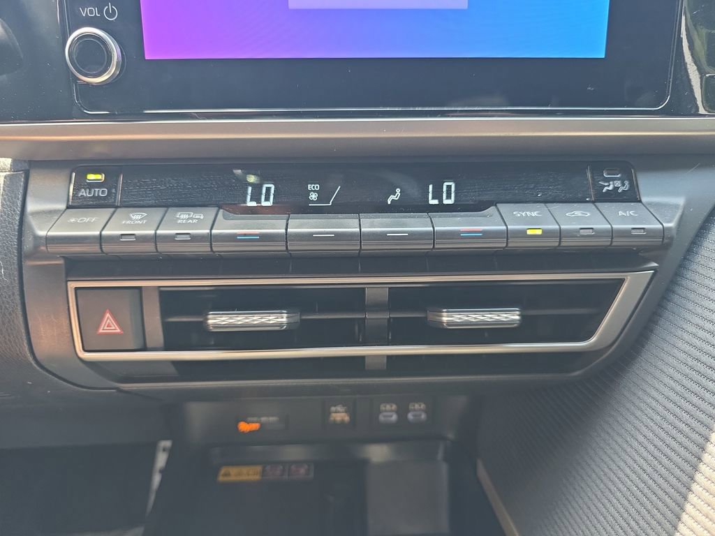 Used 2025 Toyota Camry SE FWD image 29