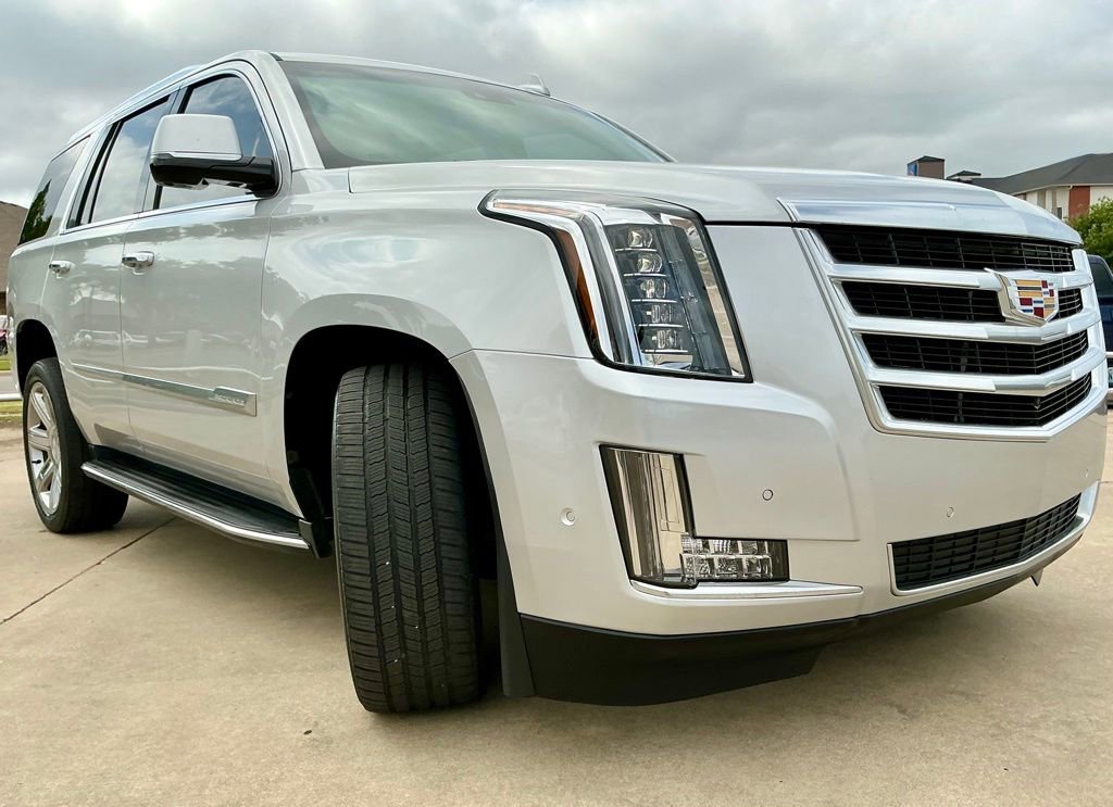 Used 2019 Cadillac Escalade Luxury AWD/4WD image 2