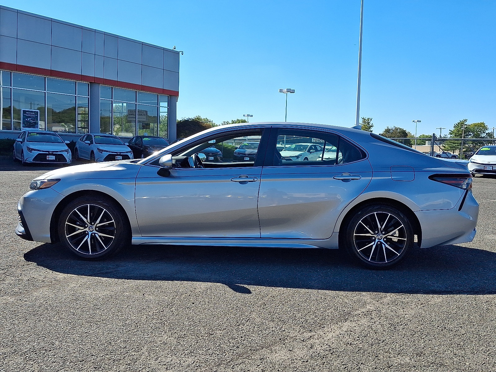 Certified 2023 Toyota Camry SE image 4