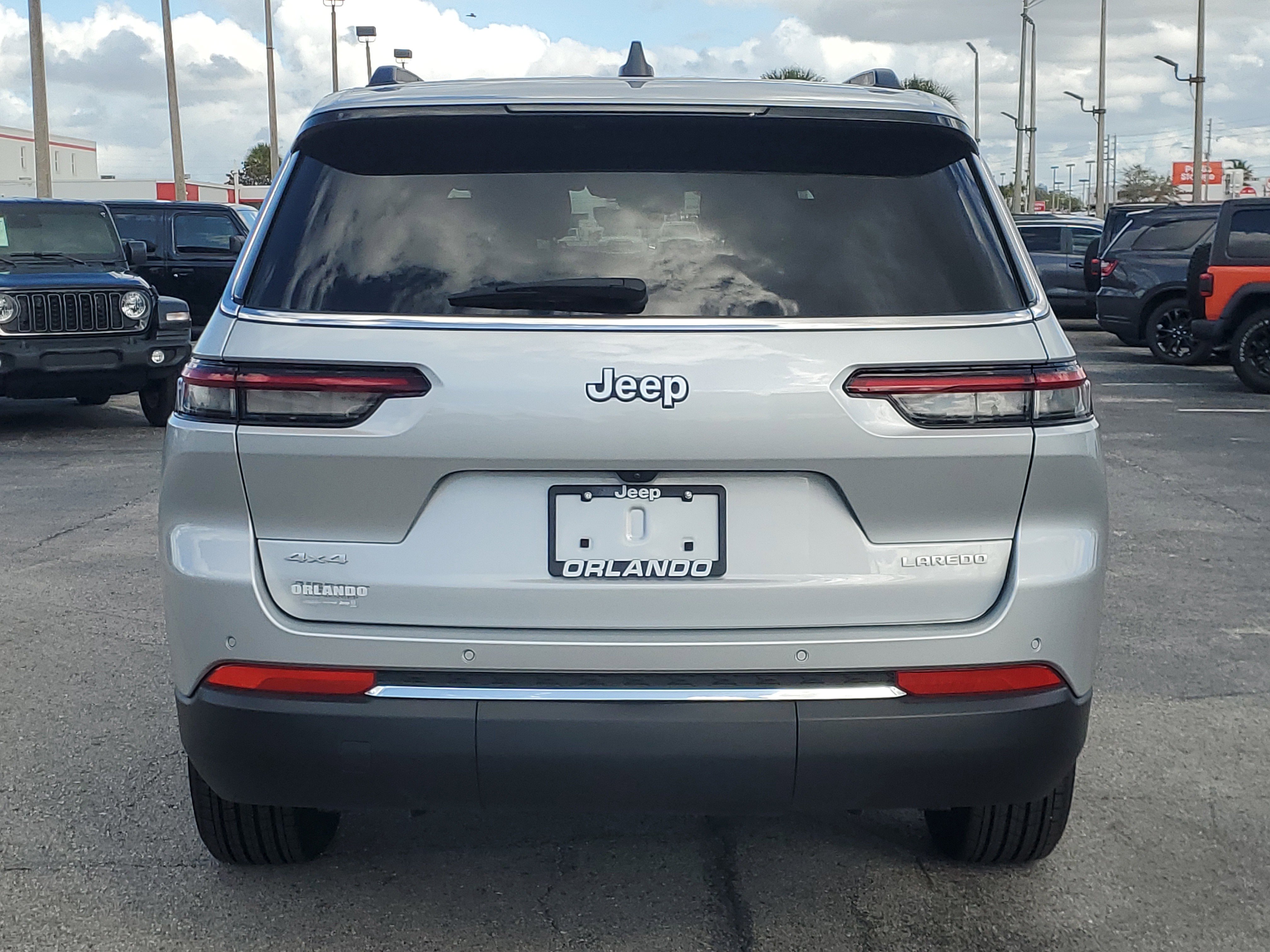 Used 2025 Jeep Grand Cherokee L Laredo w/ Trailer Tow Package image 6