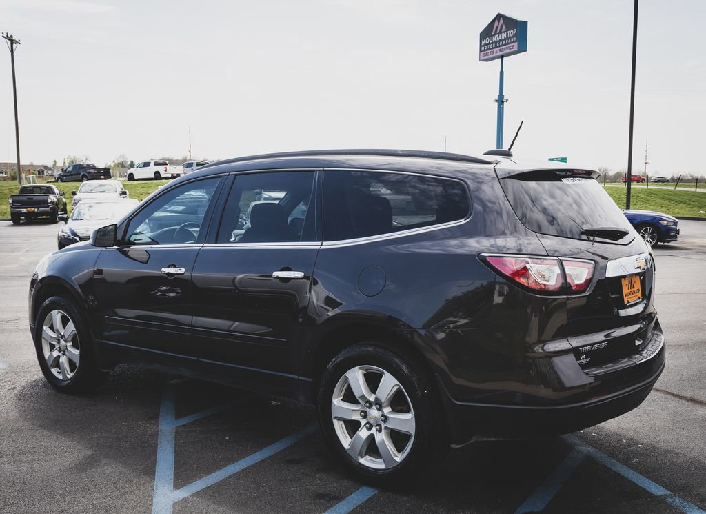 Used 2017 Chevrolet Traverse LT w/ Style and Technology Package image 9