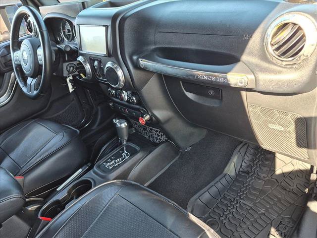 Used 2016 Jeep Wrangler Unlimited Sahara w/ Connectivity Group AWD/4WD image 20