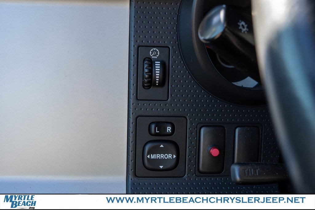 Used 2008 Toyota FJ Cruiser 4WD image 25