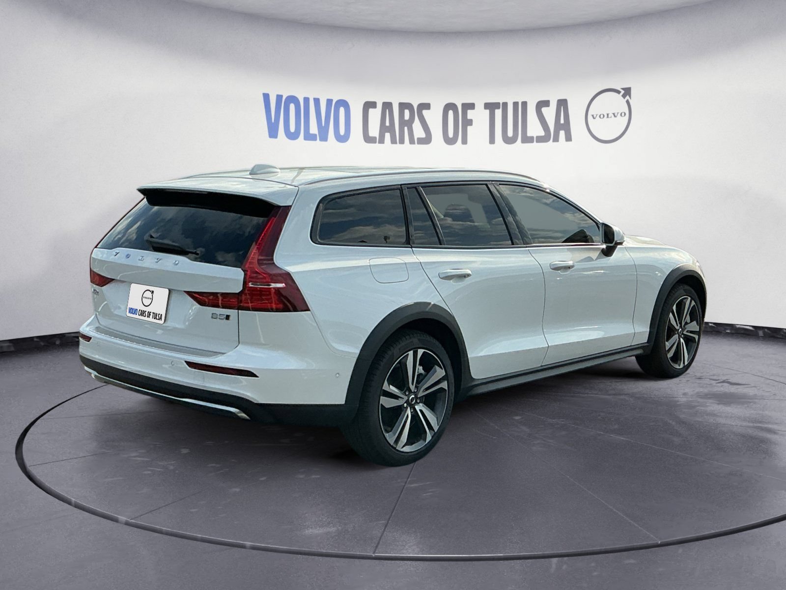 New 2026 Volvo V60 B5 Cross Country Plus w/ Protection Package Premier AWD/4WD image 5