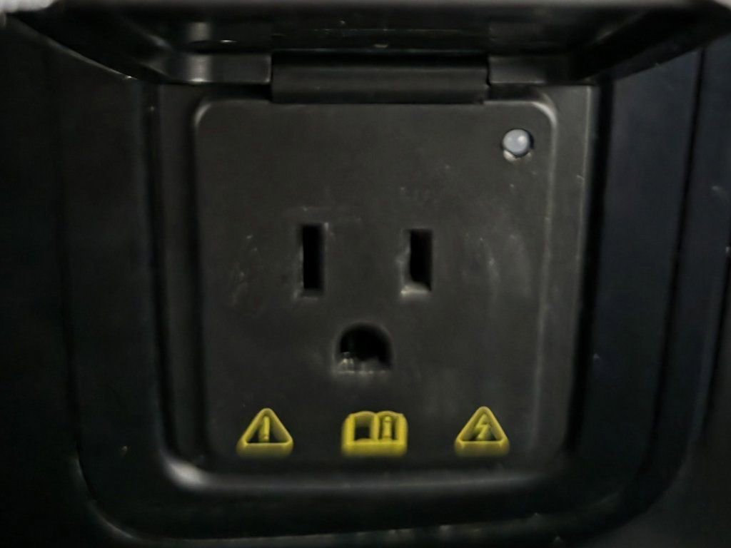 Used 2023 Ford F150 Lariat w/ Equipment Group 502A High image 41