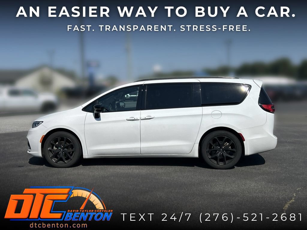 Used 2025 Chrysler Pacifica Limited FWD image 6