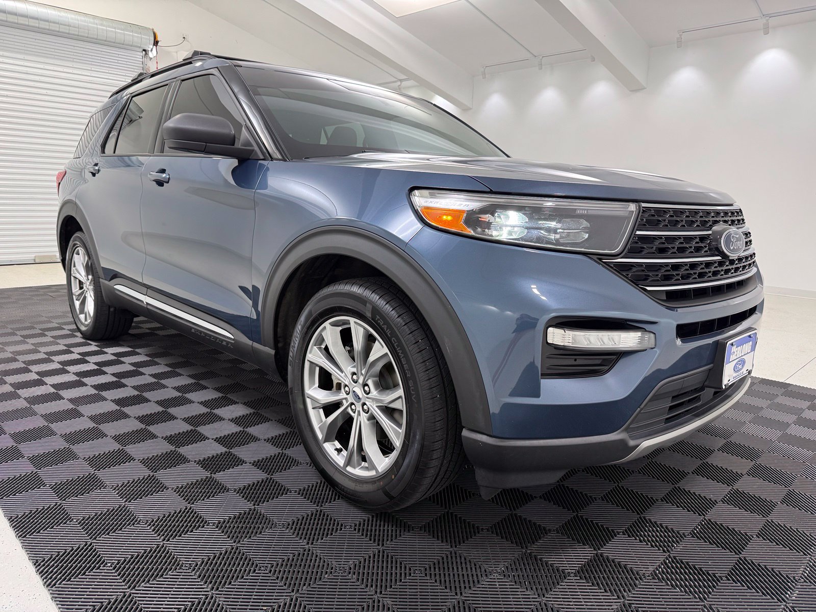 Used 2020 Ford Explorer XLT w/ Equipment Group 202A AWD/4WD image 1