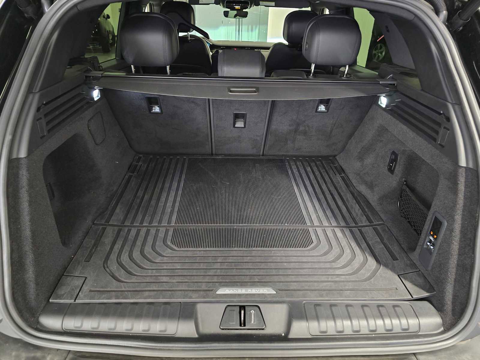 Used 2025 Land Rover Range Rover Sport SE AWD/4WD image 17