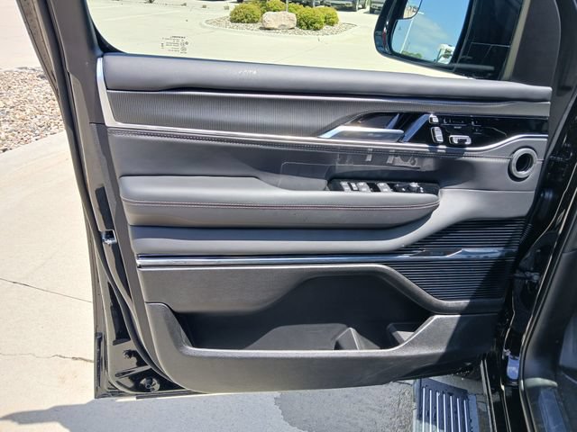 New 2026 Jeep Grand Wagoneer Summit w/ Premium Group III AWD/4WD image 11
