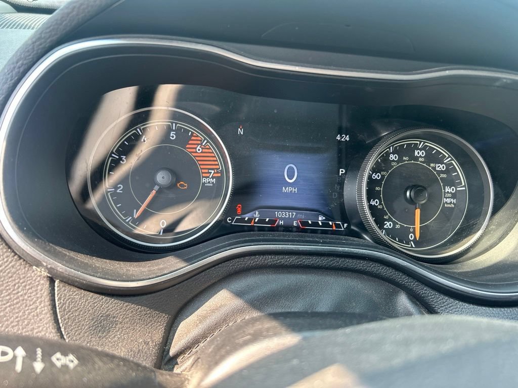 Used 2019 Jeep Cherokee Limited w/ Technology Group AWD/4WD image 10