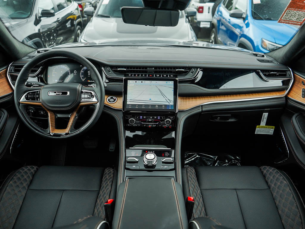 New 2025 Jeep Grand Cherokee Summit image 13