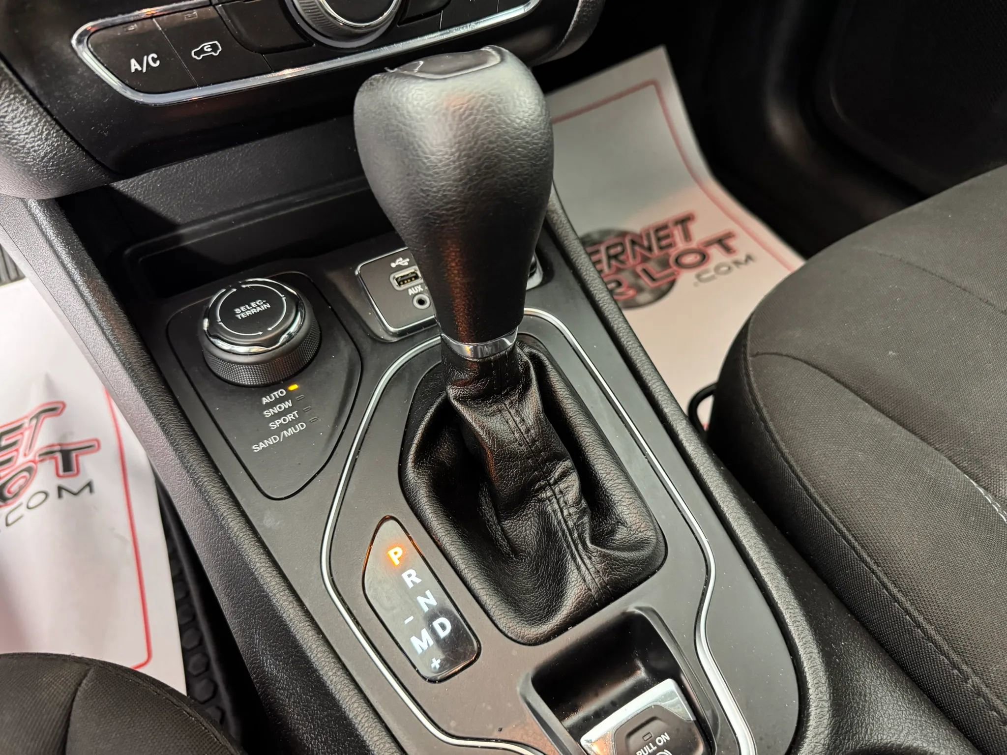 Used 2019 Jeep Cherokee Latitude w/ Cold Weather Group AWD/4WD image 21