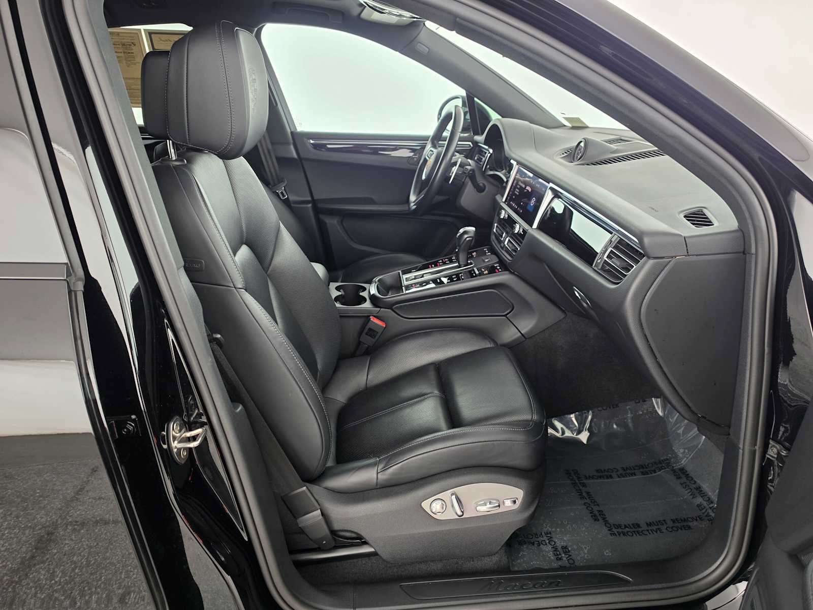 Used 2024 Porsche Macan AWD/4WD image 10