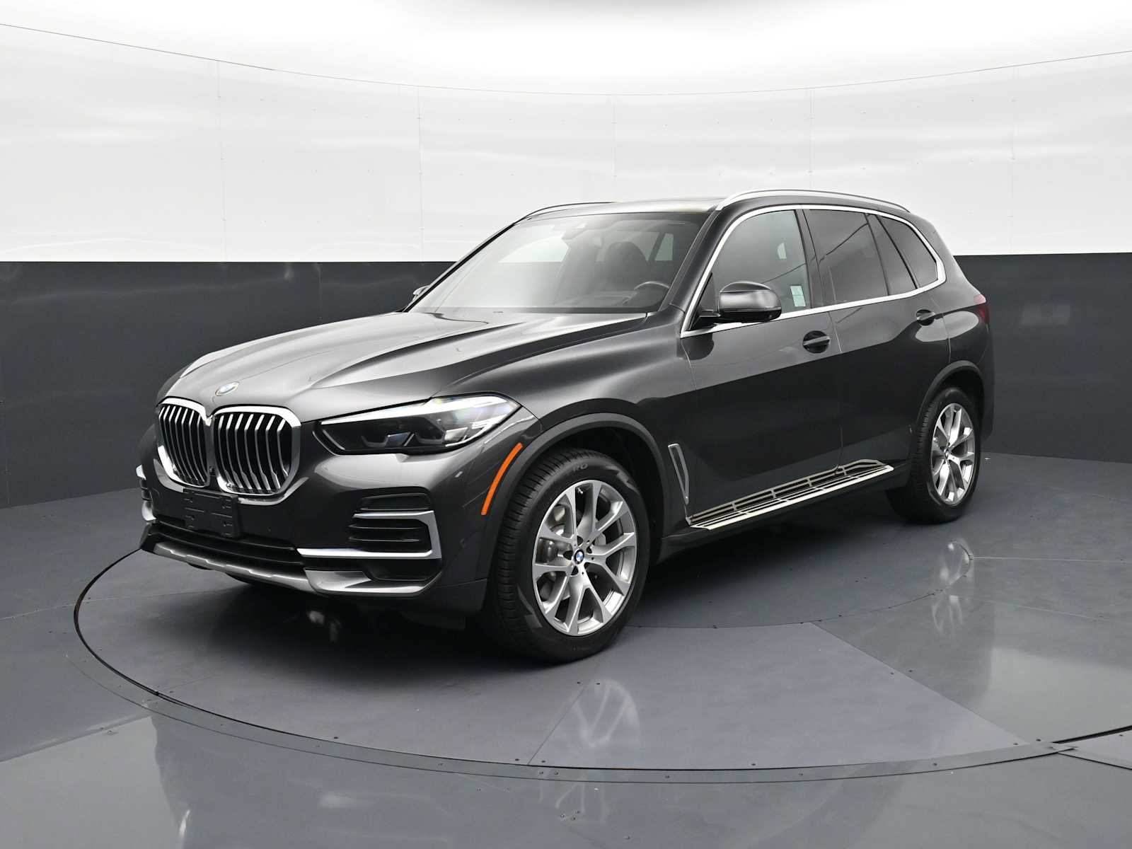 Used 2023 BMW X5 xDrive40i AWD/4WD image 1