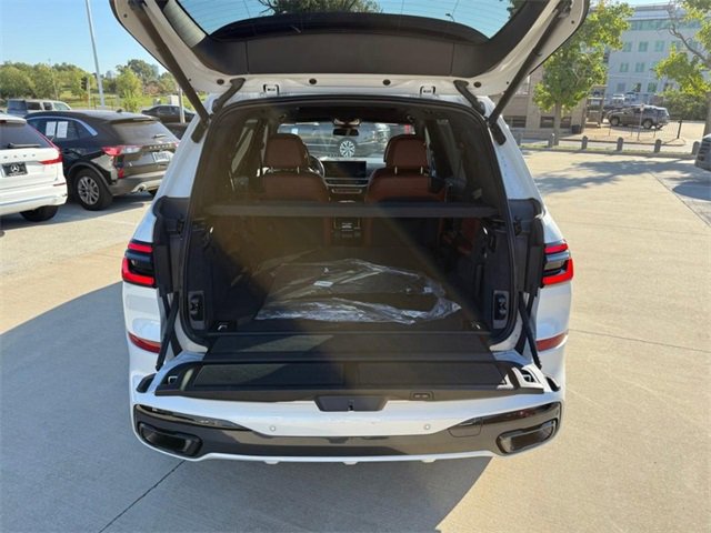 Used 2024 BMW X7 xDrive40i w/ Executive Package image 11