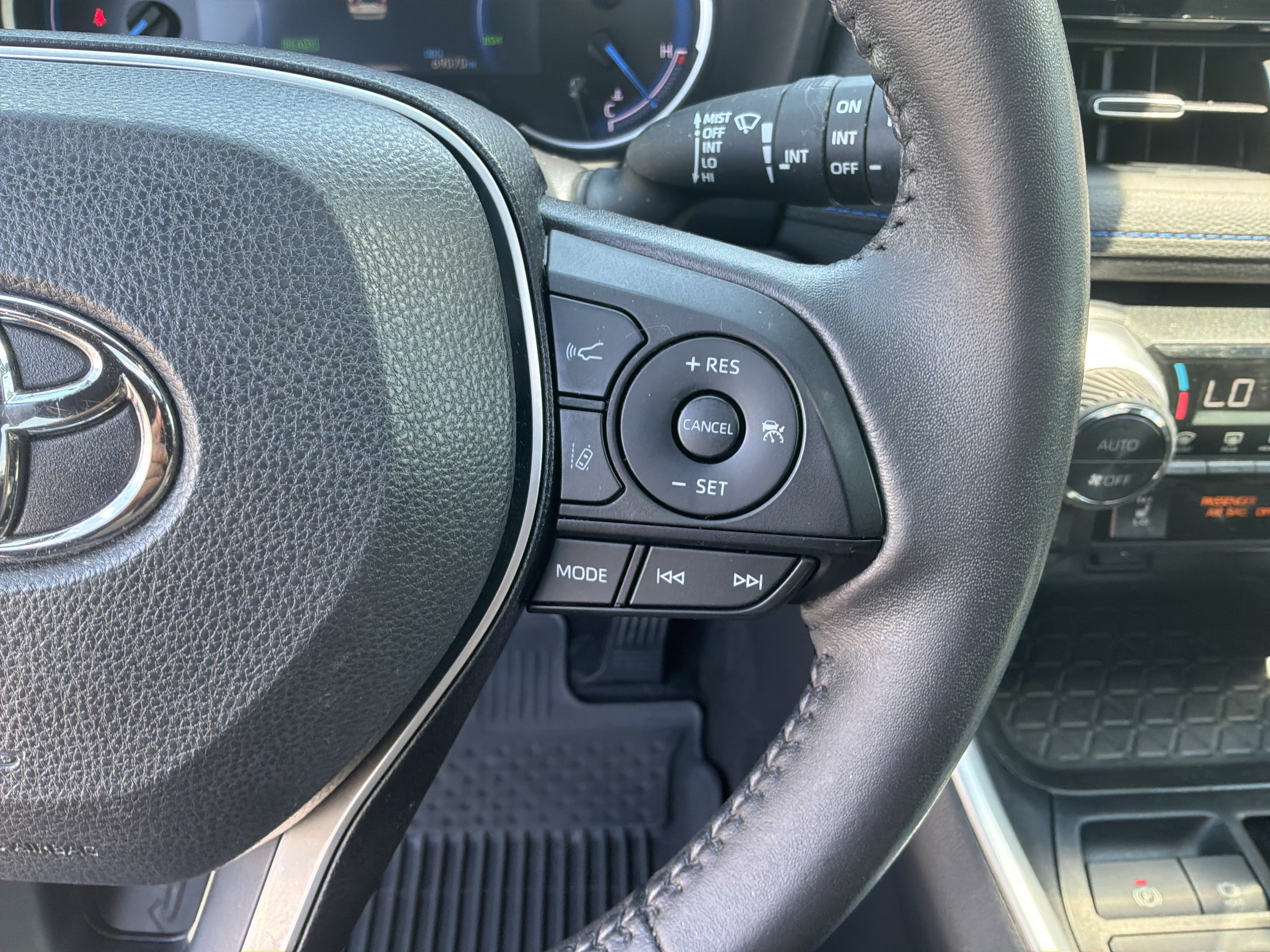 Used 2022 Toyota RAV4 XSE AWD/4WD image 20