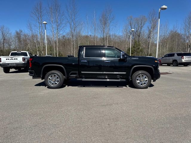 Used 2024 Chevrolet Silverado 2500 High Country w/ Technology Package AWD/4WD video 3