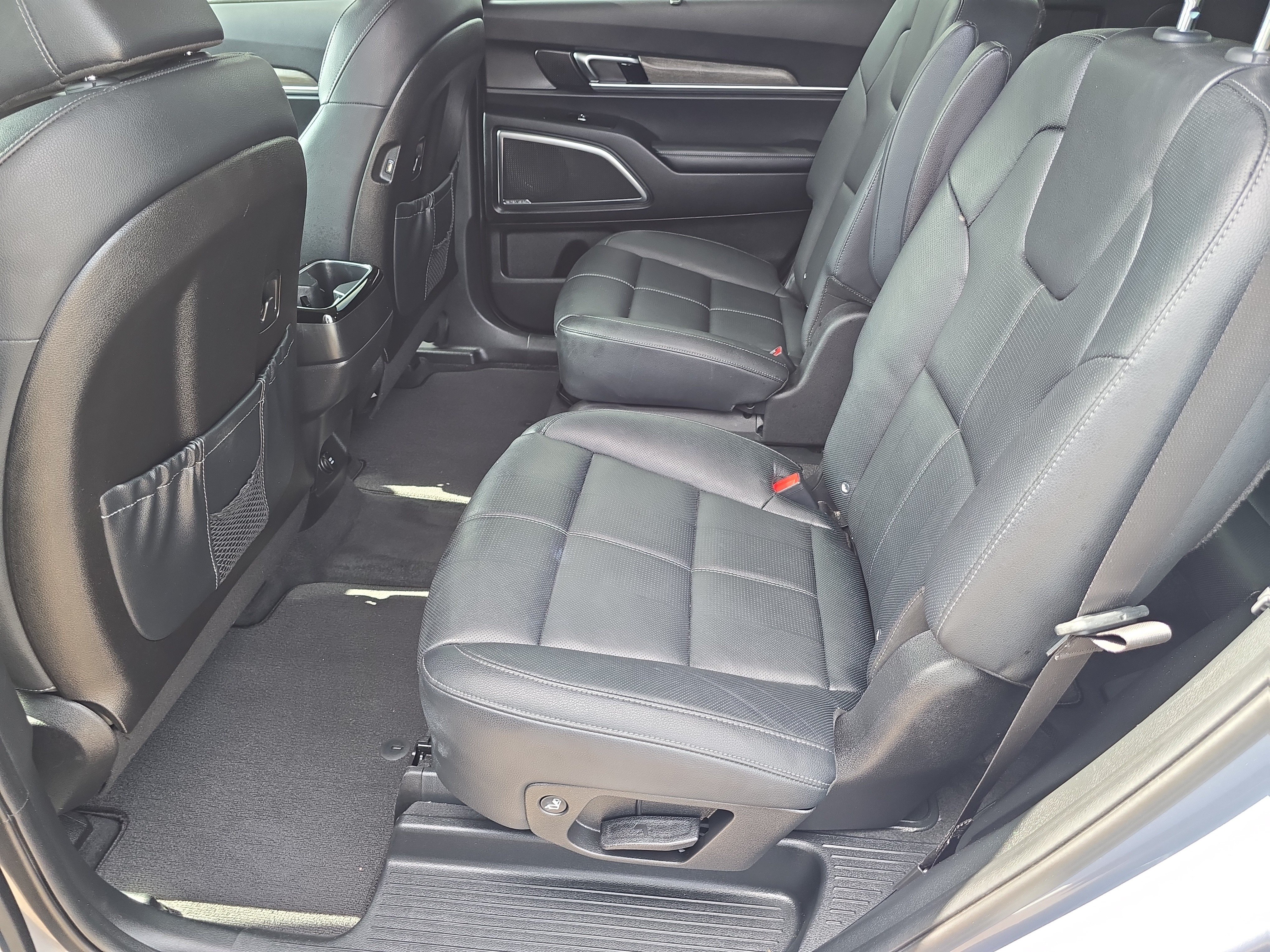 Certified 2022 Kia Telluride SX w/ Towing Package AWD/4WD image 17