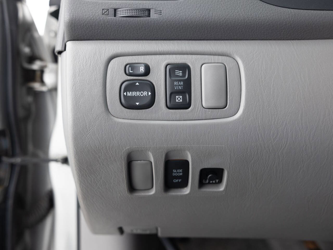Used 2007 Toyota Sienna LE image 33