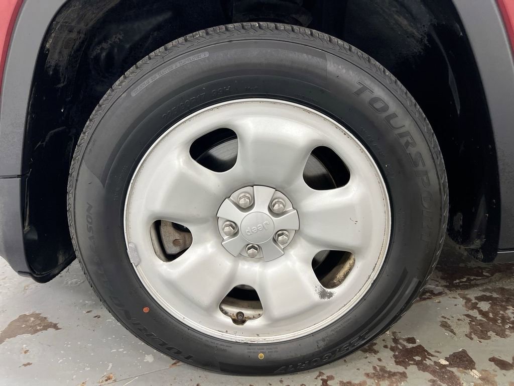 Used 2016 Jeep Cherokee Sport image 28