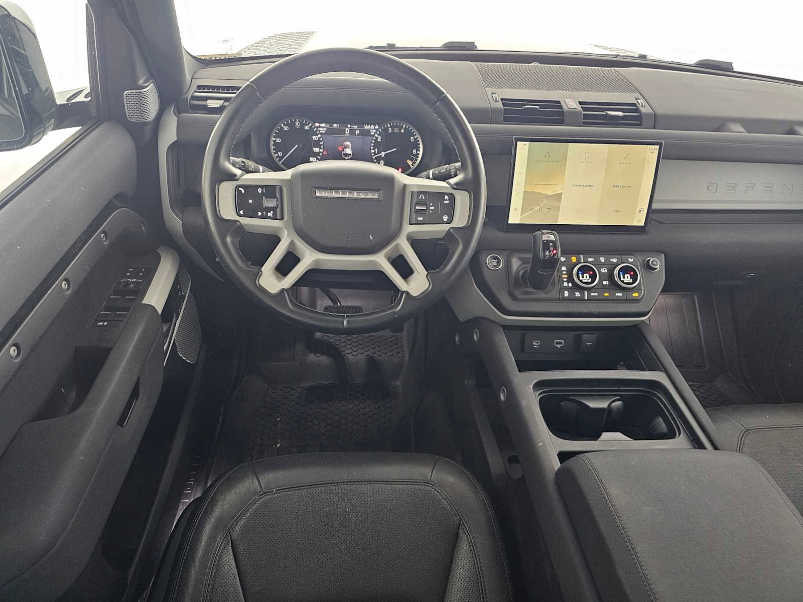 Used 2023 Land Rover Defender 130 SE image 18