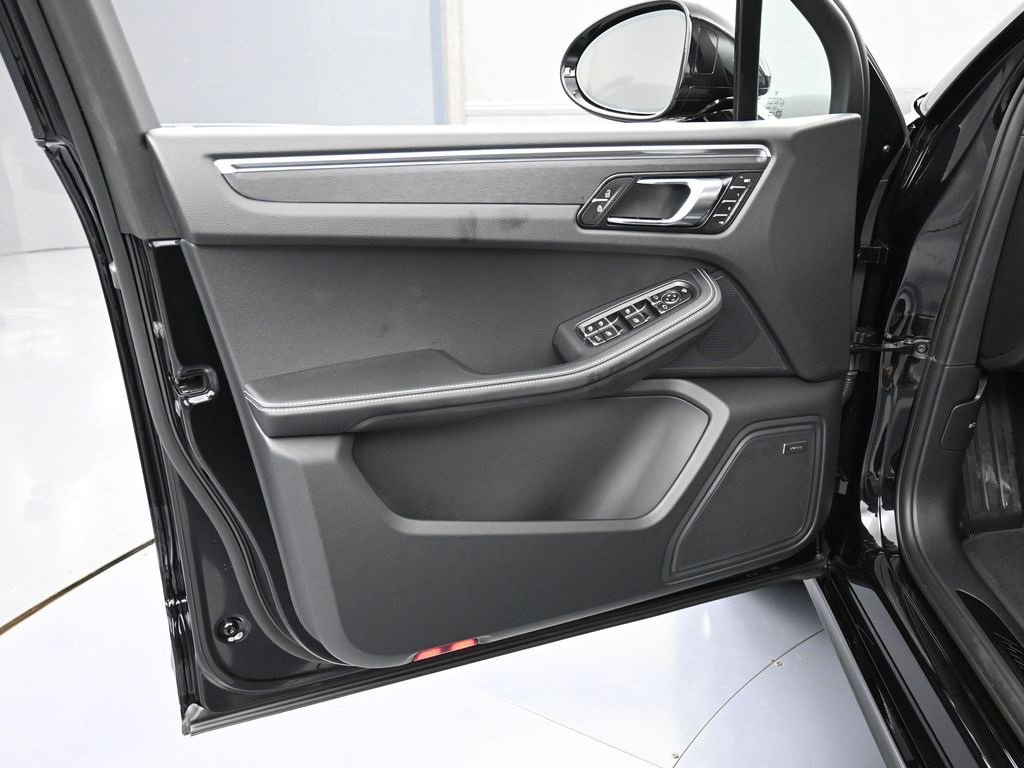 New 2026 Porsche Macan GTS image 15