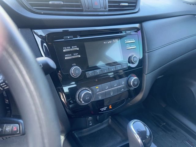 Used 2017 Nissan Rogue S FWD image 12