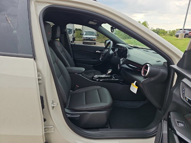 Used 2026 Chevrolet Trax RS FWD image 27