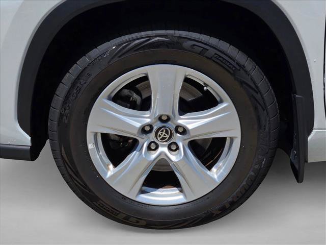 Used 2024 Toyota Highlander LE AWD/4WD image 21