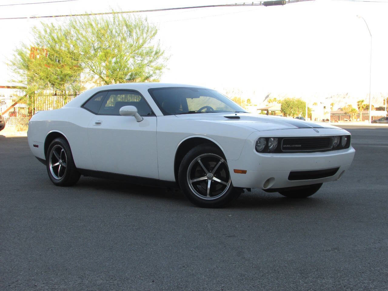 Used 2010 Dodge Challenger SE RWD image 2