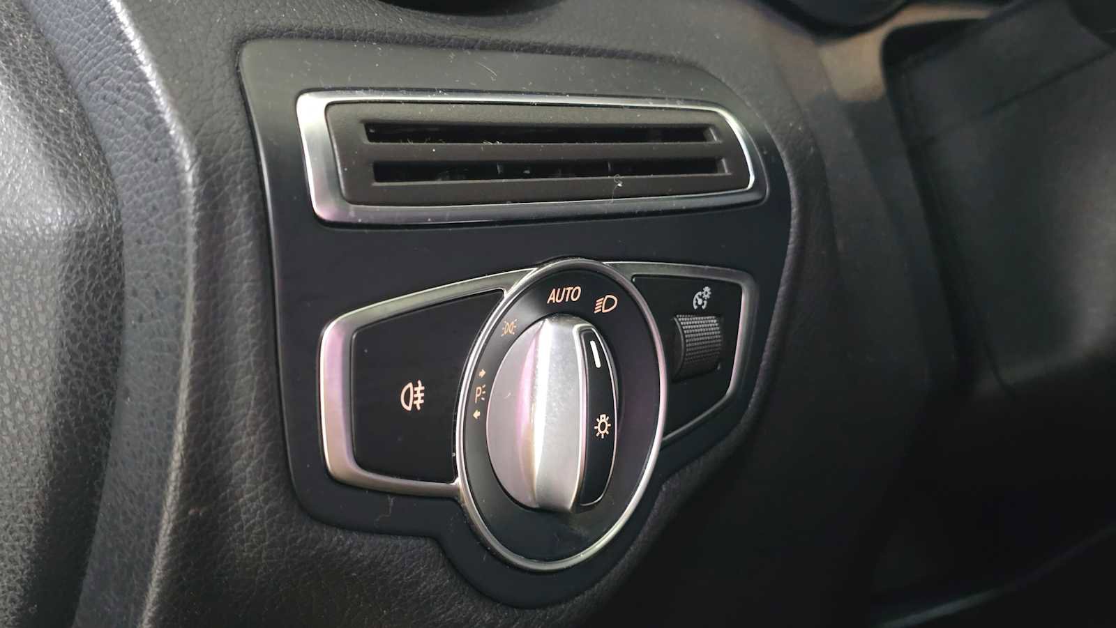 Used 2018 Mercedes-Benz C 300 Sedan image 25