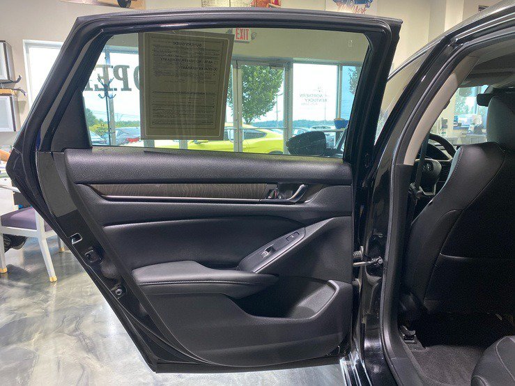 Used 2020 Honda Accord Touring image 13