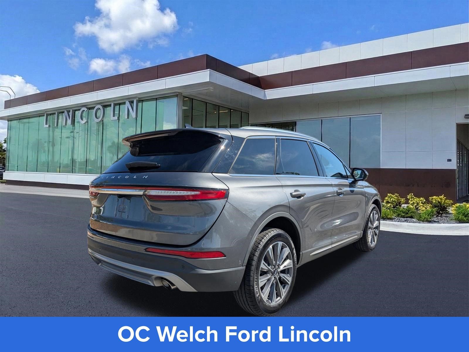 Used 2021 Lincoln Corsair Reserve w/ Equipment Group 201A AWD/4WD image 3