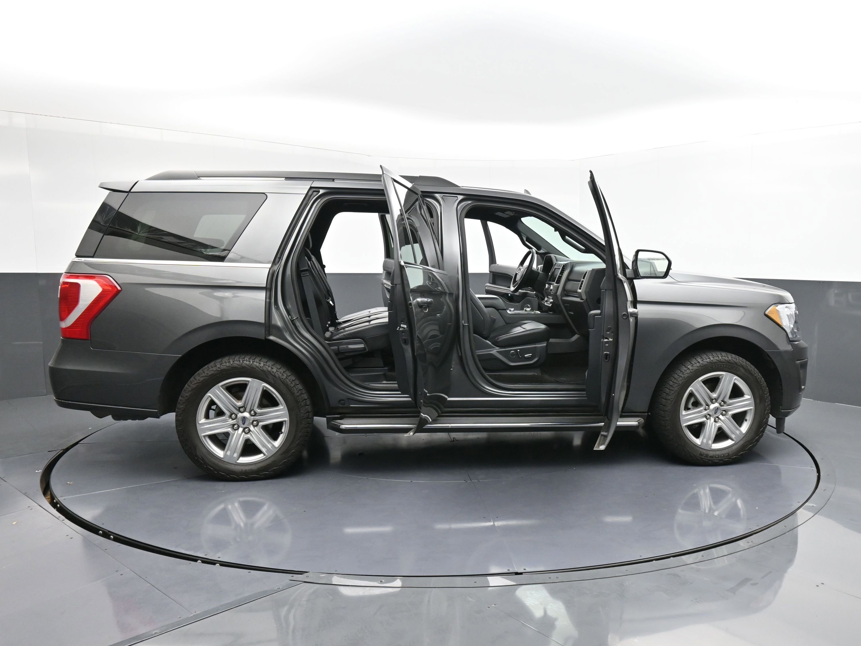 Used 2019 Ford Expedition XLT w/ Equipment Group 202A image 38