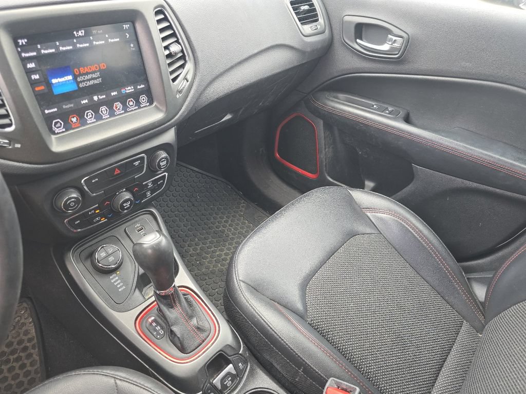 Used 2018 Jeep Compass Trailhawk w/ Cold Weather Group AWD/4WD image 27