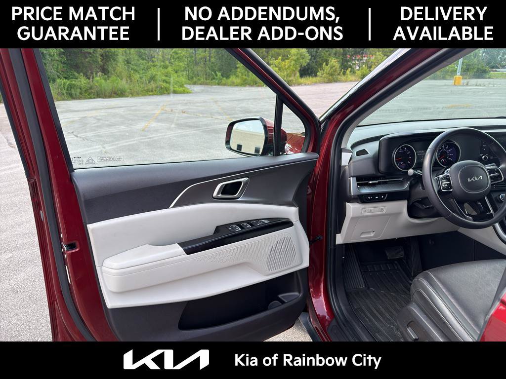Used 2024 Kia Carnival LX FWD image 13