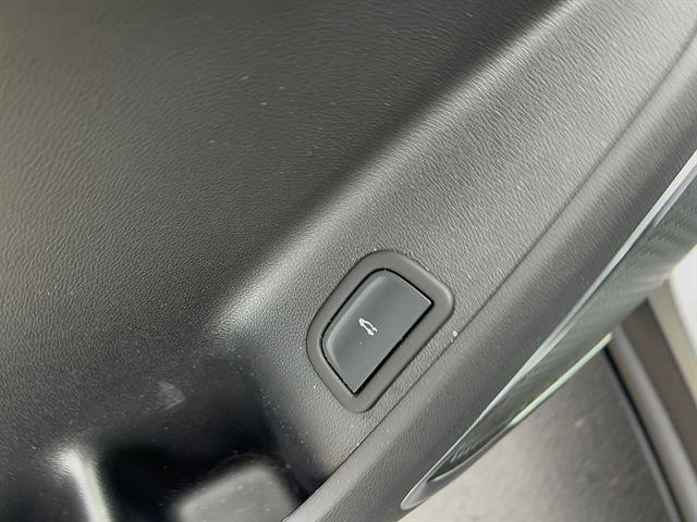 Used 2026 GMC Acadia Elevation w/ Elevation Premium Package FWD image 11
